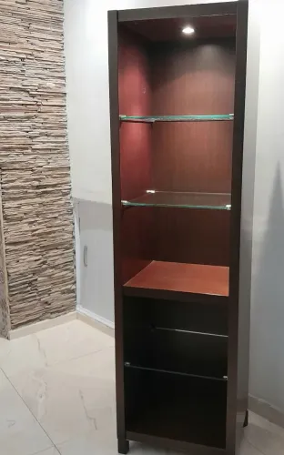 Cristaleira em mdf mogno