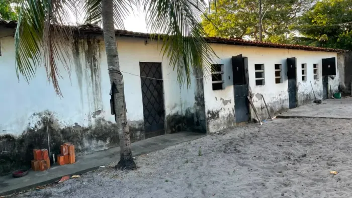 Chácara com casa principal - terreno 5600m²
