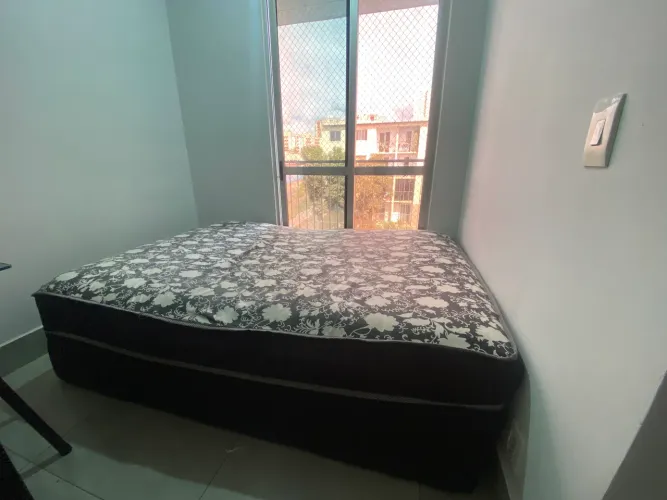 Cama de casal semi nova