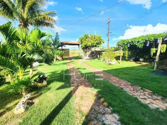 Chácara à venda com 556m² - 3 quartos - 2 banheiros - 6 vagas - Estrada do Limoeiro - Lond