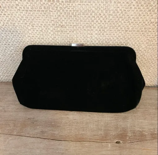 Givenchy -usei como clutch- em veludo alemão preto - necessaire  