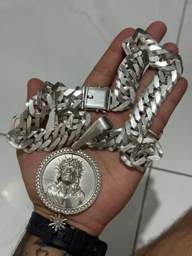 Cordão de prata 20mm com pingente grande