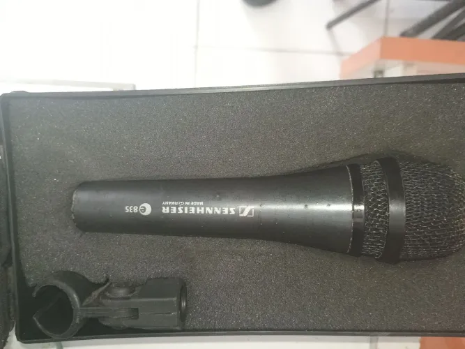 Vendo Microfone samriser e835, top ,usado apenas em estúdio .