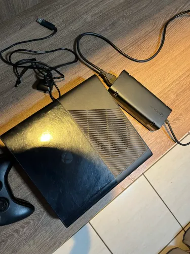 Xbox 360 Slim desbloqueado, 2 controles, HDMI e caixa original top!