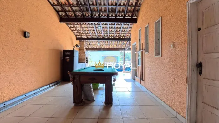Casa com 3 quartos ( 1 suíte ), 3 banheiros e 1 vaga, à venda, 160 m² por R$ 570.000