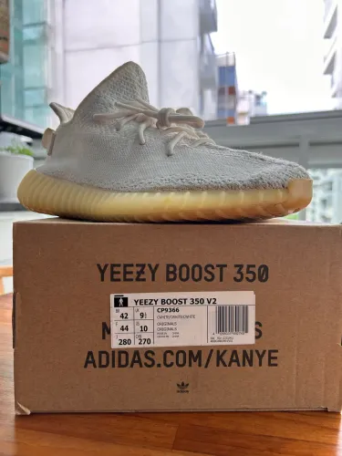 Adidas - Yeezy Cream White