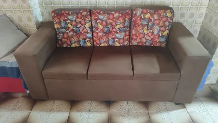 Sofá três lugares