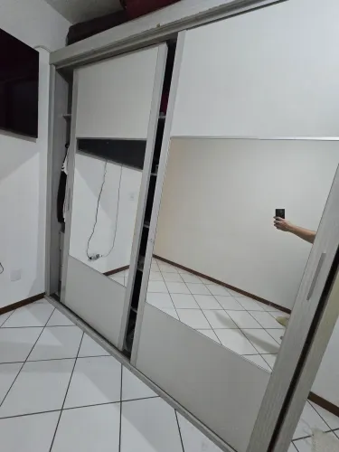 Guarda roupas 2 portas espelho