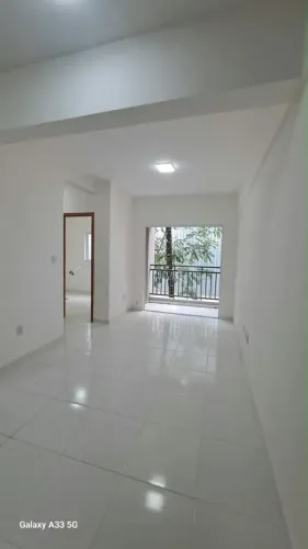 Alugo Apartamento com 02 Quartos - Condominio completo - bem localizado - cond bosque laus