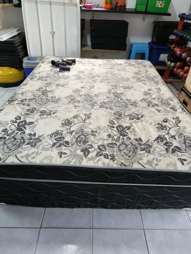 Pra vender logo! Cama box casal e puff baú