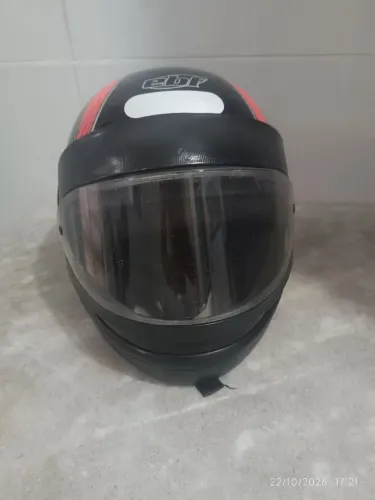 Capacete pouco usado