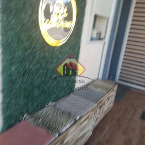 Sala com Móveis, Sistema de segurança, Internet, Ar condicionado, tudo incluso. Excelente