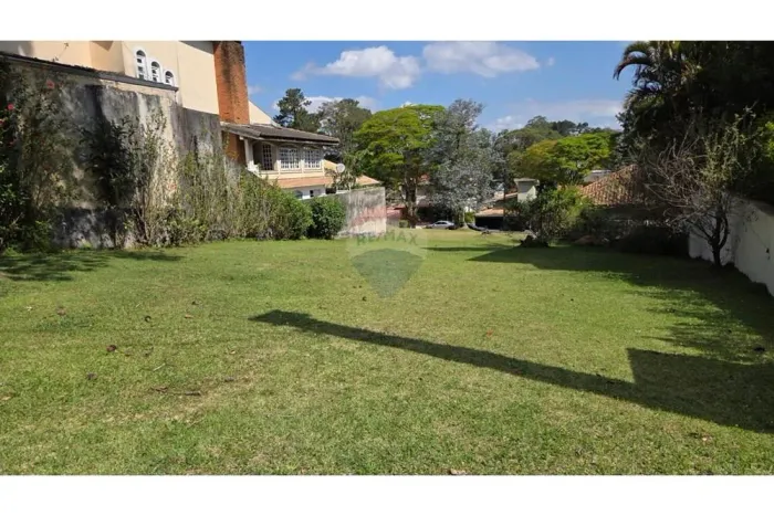 TERRENO EM ALDEIA DA SERRA - 476m² - CONDOMÍNIO FECHADO