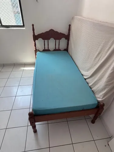 Cama de solteiro madeira + colchão