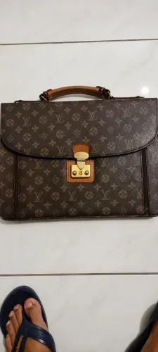 Pasta executiva louis vuitton