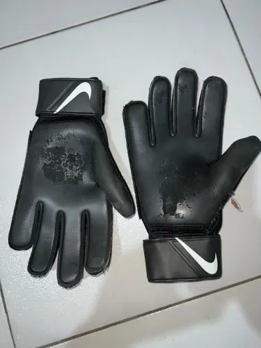 Luva de goleiro original (usada)
