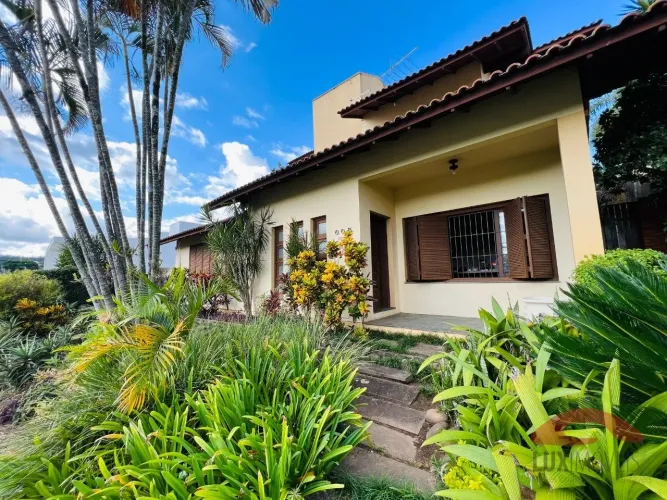 Casa em Rio Grande do Sul, Novo Hamburgo, Rua Santo Ângelo. 3 Banheiros 3 Dorm.