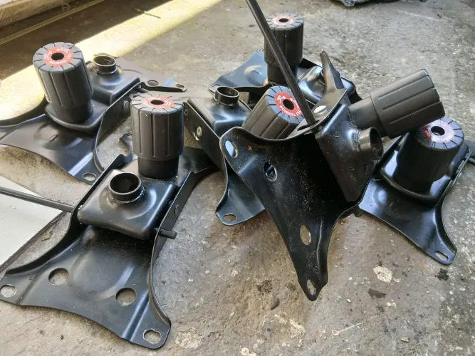 Flange para cadeiras giratória