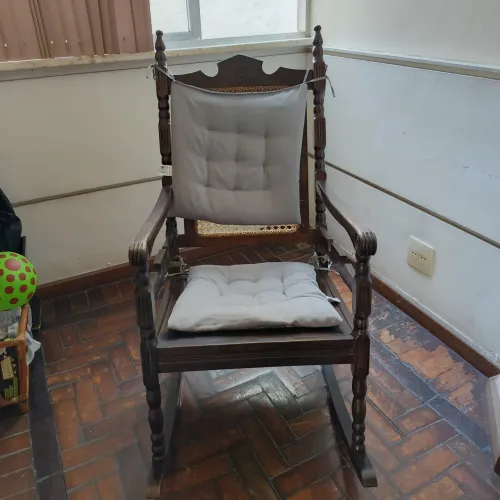 Cadeira de balanço R$300,00<br><br>?R$300,00<br><br>Retirada Flamengo