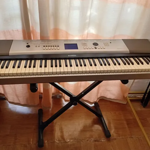 Teclado Yamaha DGX-520.