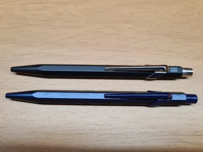 Canetas Caran D'Ache 849 Preta e Nespresso Blue - NOVAS