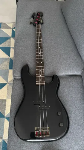 Baixo Fender Precision 1983