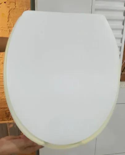 Assento sanitário elevado com tampa e trava Mercur