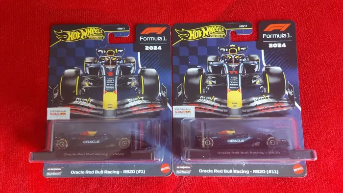 Hot Wheels Pemium Fórmula 1 Red Bull RB20 #01 Max Verstapen e #11 Sergio Perez