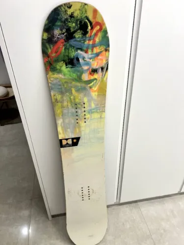 Kit Snowboard Completo - DC 147 + Bota Burton + Capacete Bern + Jaqueta Quiksilver