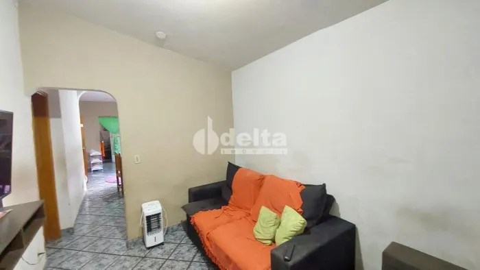 Casa residencial disponível para venda no bairro Custódio Pereira em Uberlândia-MG