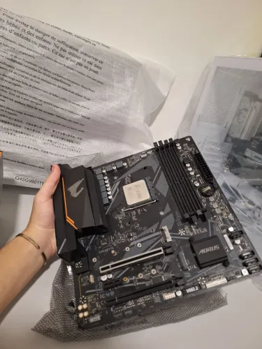 Aorus b550m elite rev 1.3 + AMD Ryzen 5 3500x