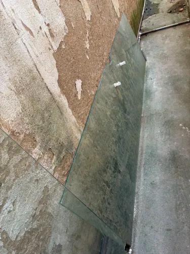 Porta de vidro 60cm de largura × 210cm de altura pegar em Carpina/PE