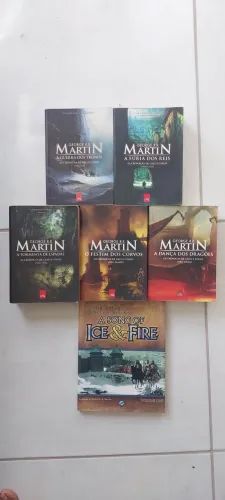 Box As Crônicas de Gelo e Fogo (5 Livros) + Livro de Arte Raro (Brinde)