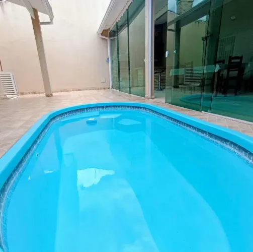 Casa com Piscina no Centro de Peruíbe Conforto e Lazer Perto da Praia 