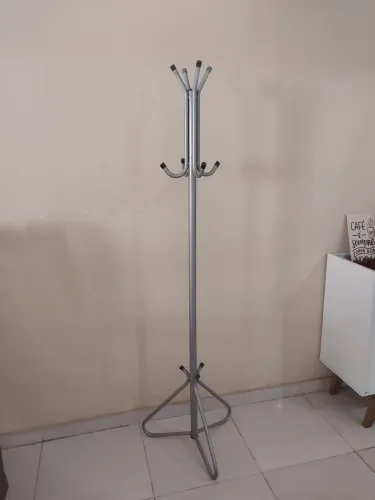 Cabideiro de chão de ferro muito firme