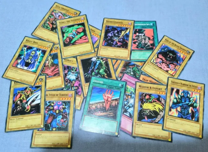 Lote cartas originais de Yu-Gi-Oh