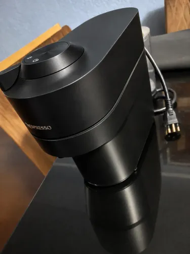 Cafeteira Nespresso Vertuo Pop+ Preta 