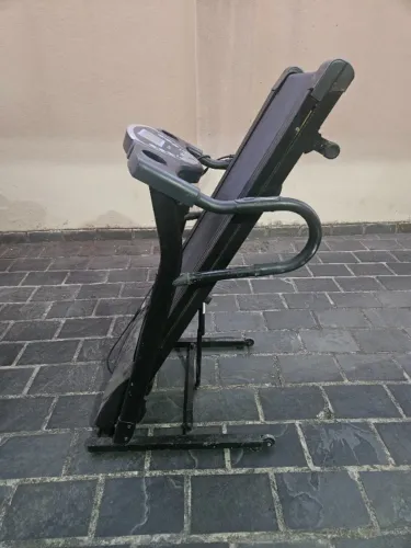 Esteira Ergométrica Johnson Treo T101 com 12 programas e inclinação mecânica 110v