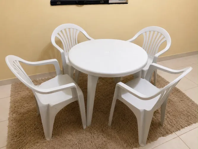 Conjunto de mesa redondo com 4 cadeiras