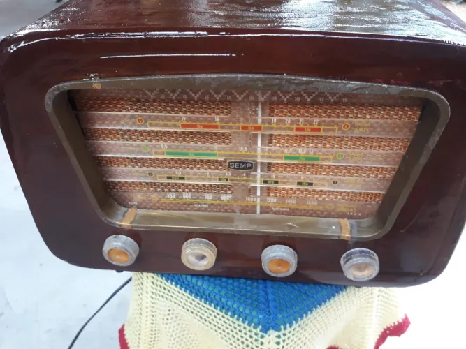 Radio antigo original funcionando pilha e luz 