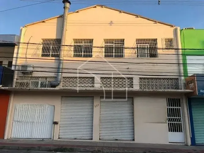 Vendo/ Alugo amplo imóvel comercial em Laranjeiras na Avenida Euclides da Cunha