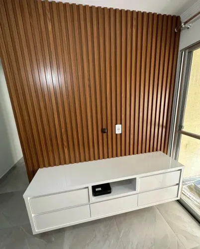 Painel Para Televisão Com Ripagem/Rack Suspenso