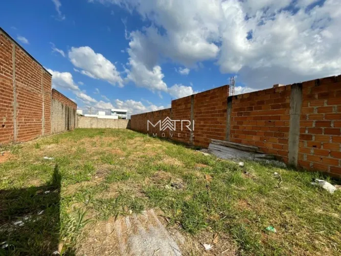 Venda de Terreno / Padrão na cidade de Araraquara