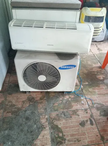 Ar condicionado Samsung 12.000 BTU com defeito