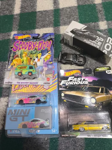 Hot Wheels/mini Gt/Pop Race