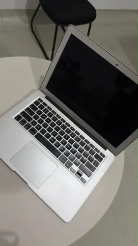MacBook Air (13-inch, 2017)