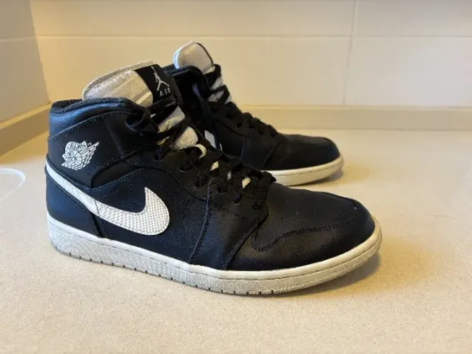 Tênis Air Jordan 1 Retro Mid - Tam. 44 (12 Us)