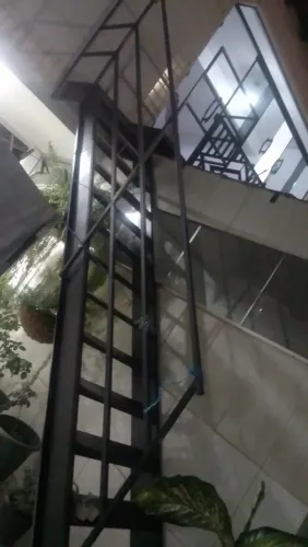 Vende se escada ?