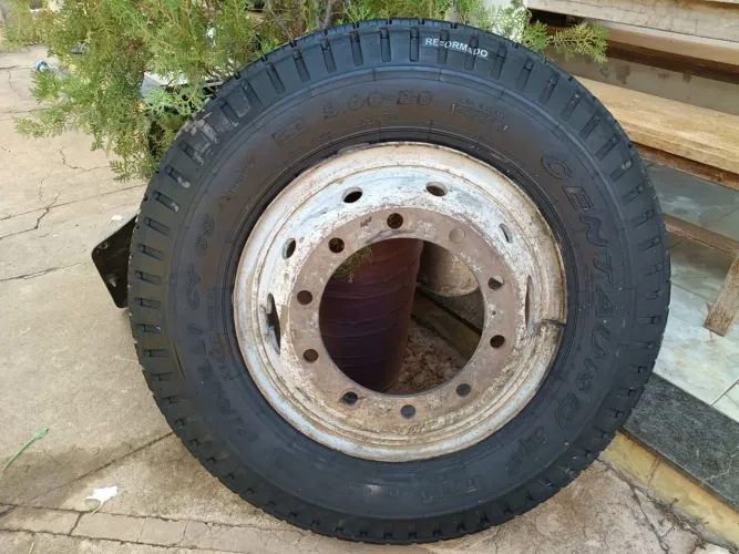 Rodas com pneus 900