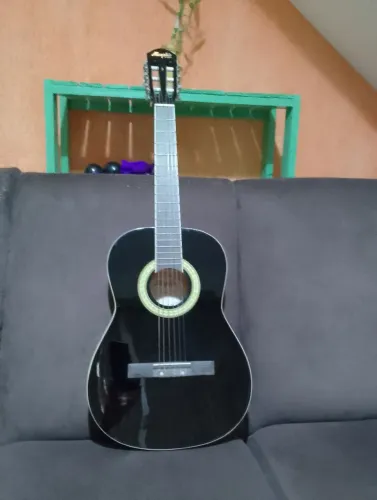 Vendo violão Tagima Memphis, junto com capa de proteção, muito conservado! Aceito troca !